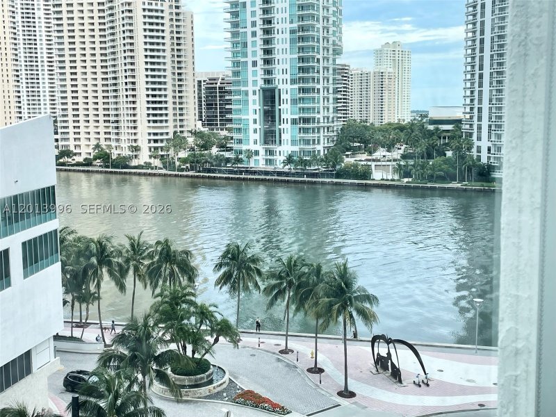 Apartment for rent at Met 1 L-830