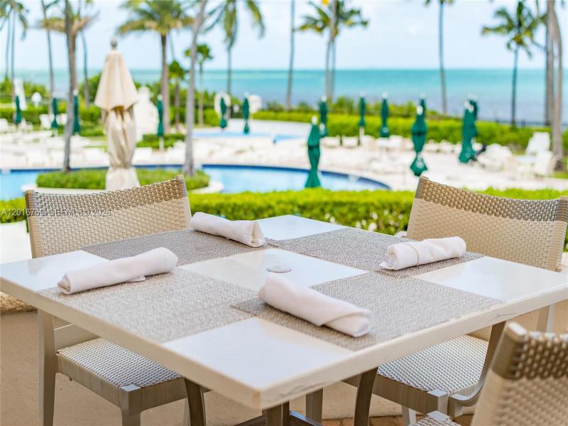 Comprar apartamento en Ocean Club Lake Villa Two 402