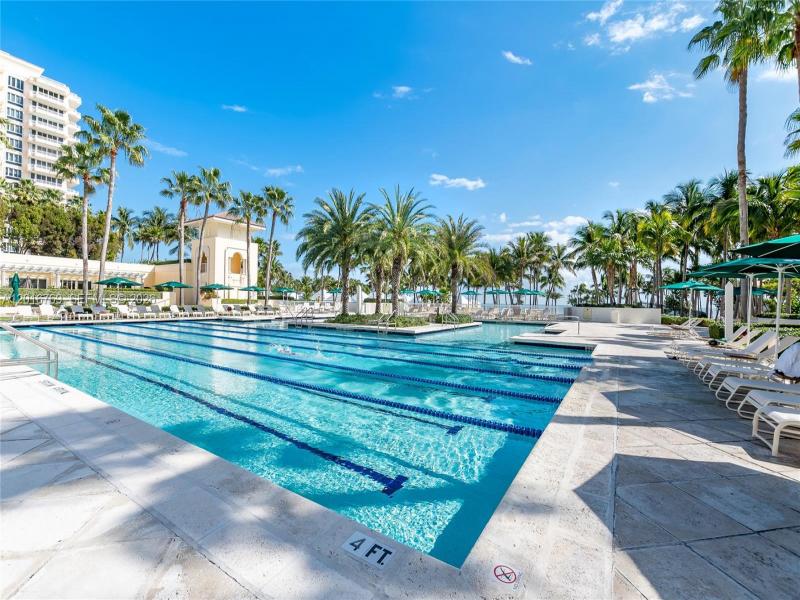 Comprar apartamento en Ocean Club Lake Villa Two 402