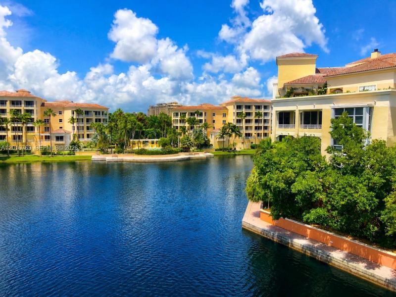 Comprar apartamento en Ocean Club Lake Villa Two 402