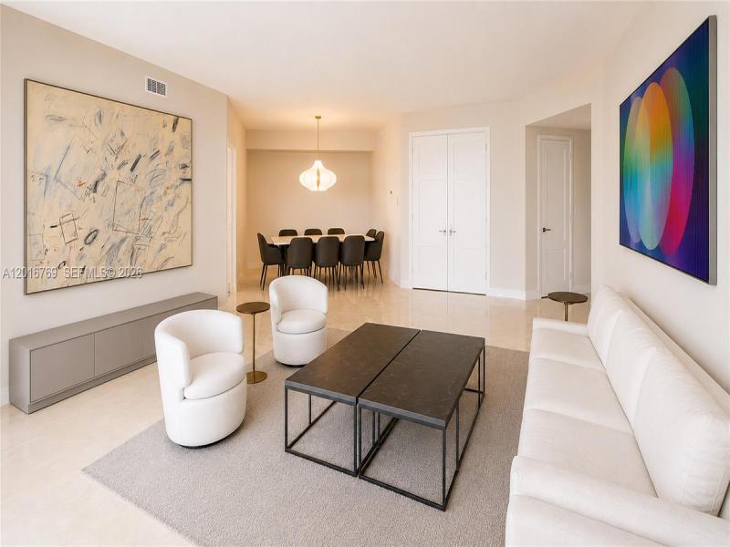 Comprar apartamento en Ocean Club Lake Villa Two 402