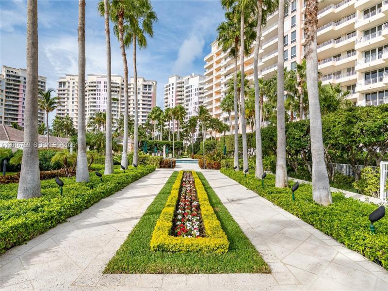 Comprar apartamento en Ocean Club Lake Villa Two 402