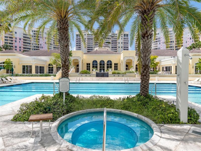 Comprar apartamento en Ocean Club Lake Villa Two 402