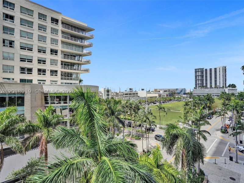 Condo for sale at Midtown Miami 4 M0503