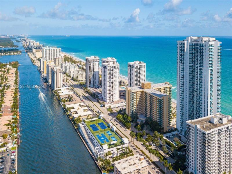 The Wave Condo Apt #1603
