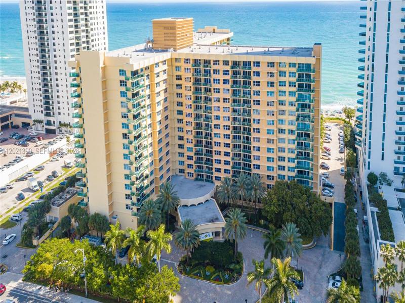 Condo for sale at The Wave Condo 1603