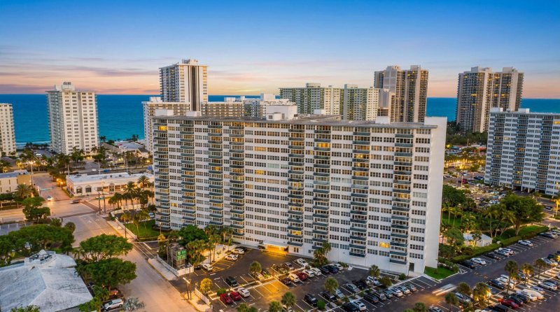 Condo for sale at Coral Ridge Towers East 1711