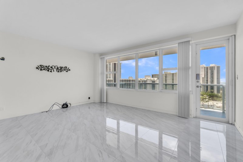 Condo for sale at Coral Ridge Towers East 1711