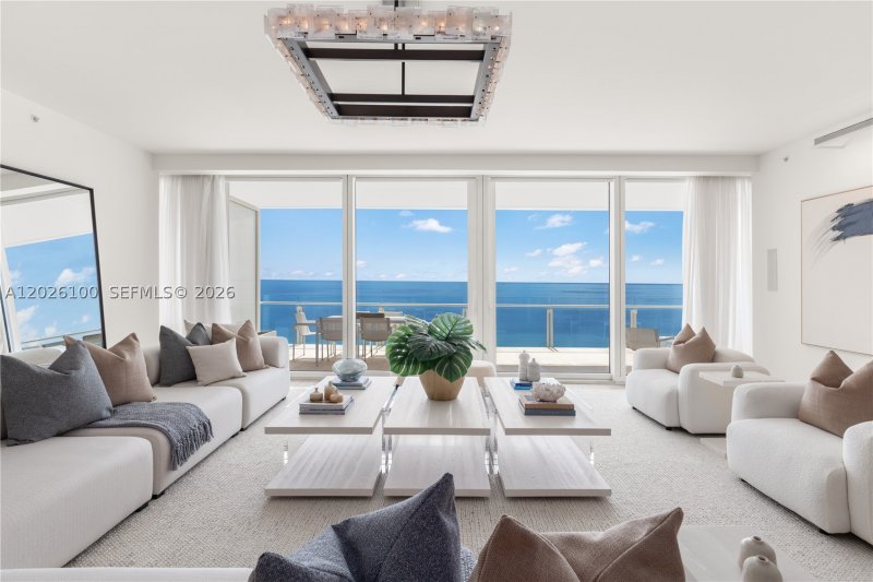 Comprar apartamento no The Surf Club Four Seasons Condo & Hotel S-1003