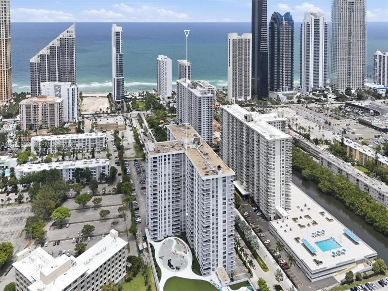 Condo for sale at Winston Towers 901