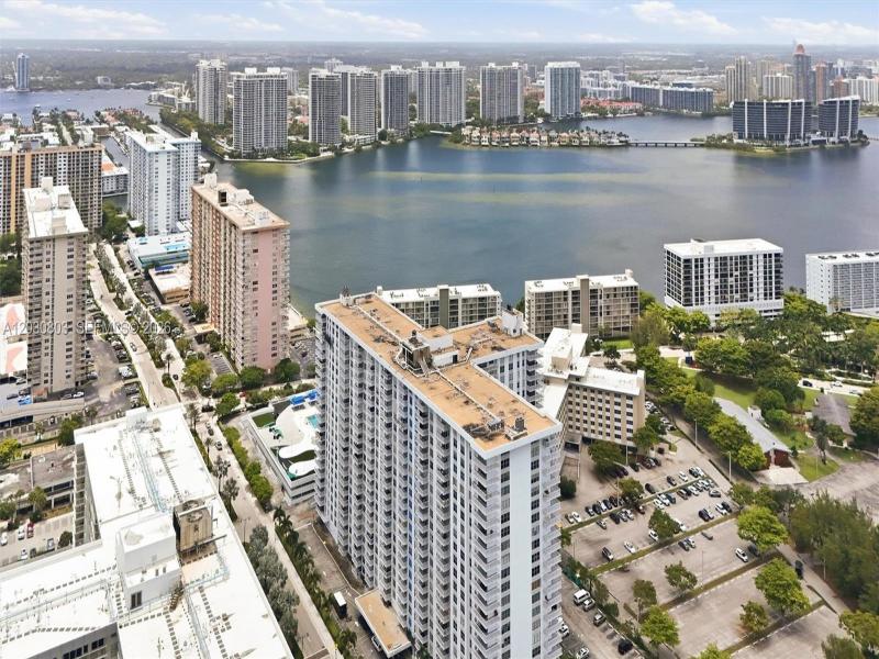 Condo for sale at Winston Towers 901