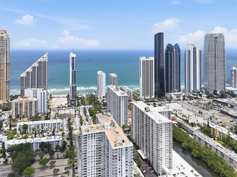 Condo for sale at Winston Towers 901