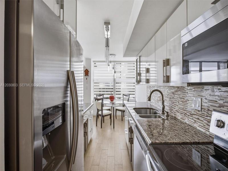 Condo for sale at Winston Towers 901