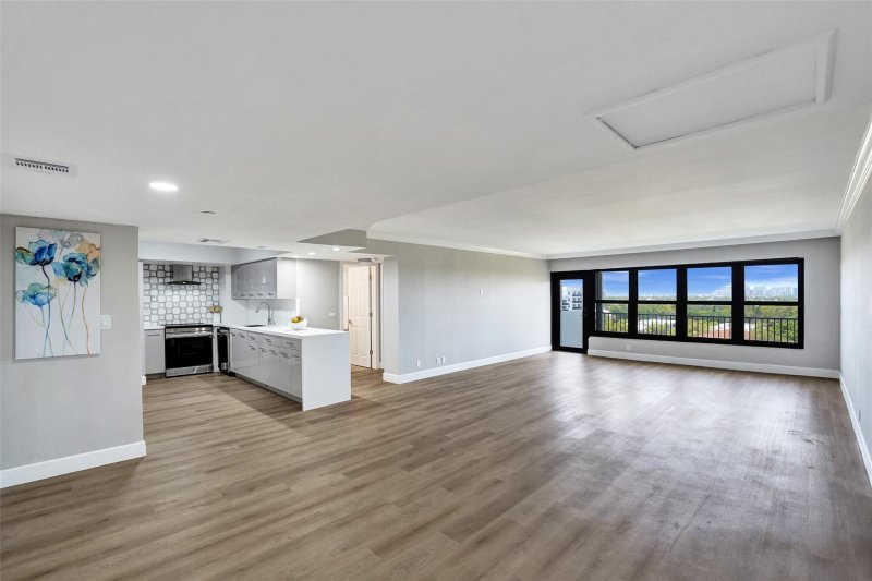 Condo for sale at The Tower at Port Royale 905