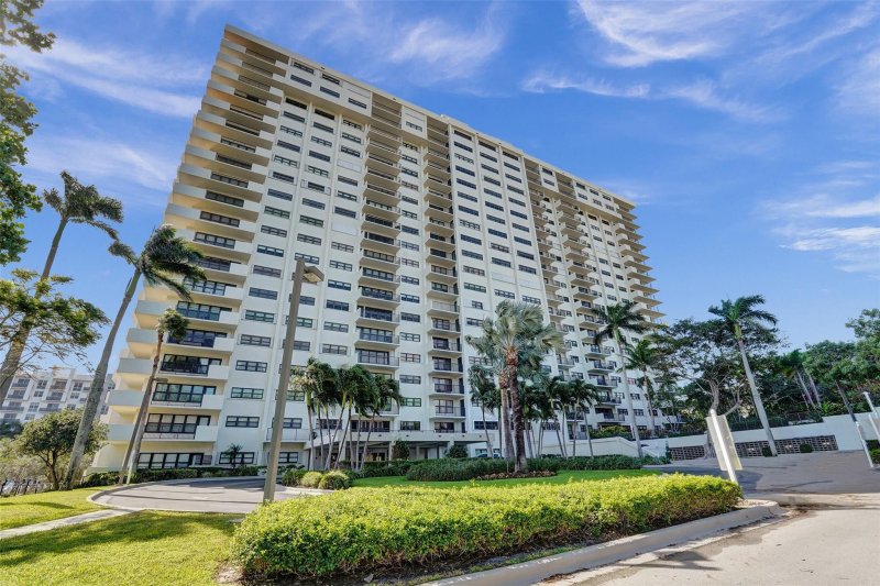 Condo for sale at The Tower at Port Royale 905