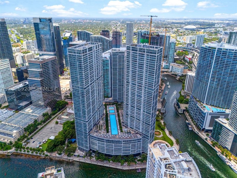 Icon Brickell Tower II Apt #905