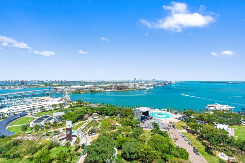 Apartment for rent at 50 Biscayne 2604