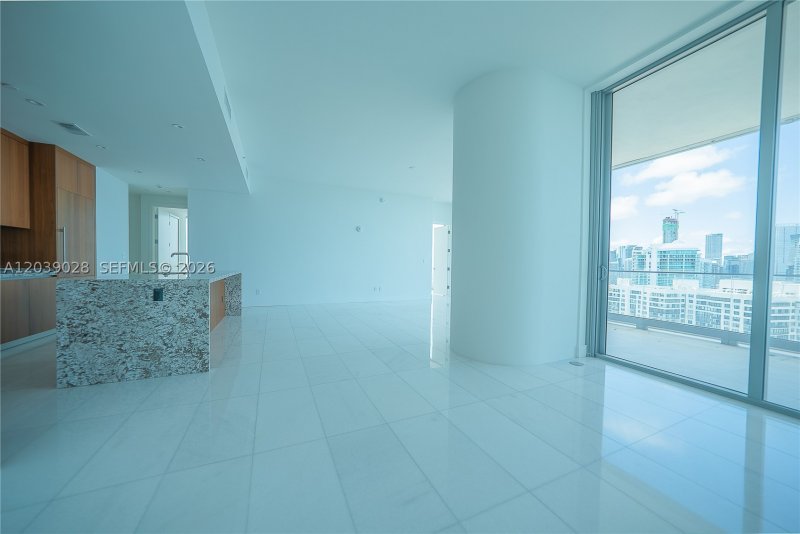 Una Residences at Brickell Apt #2704