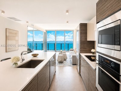 Icon Bay Apt #805