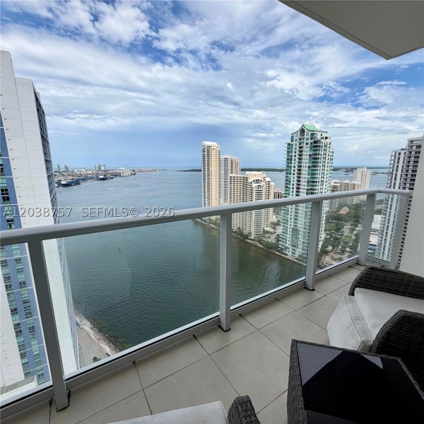 Apartment for rent at Met 1 T-3212