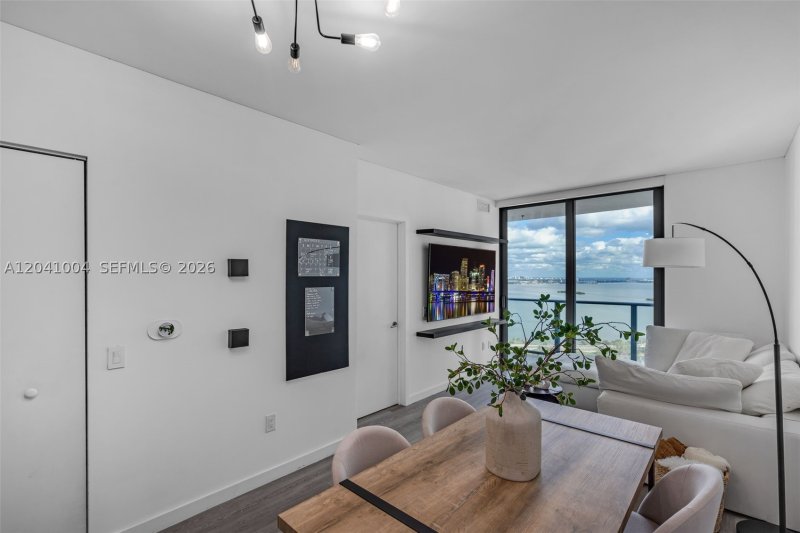 Aluguel de apartamento no Paraiso Bayviews 3704