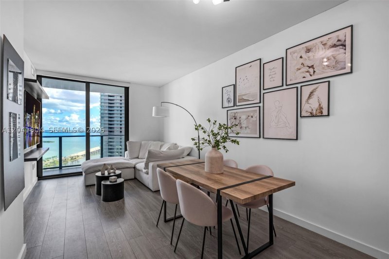 Aluguel de apartamento no Paraiso Bayviews 3704