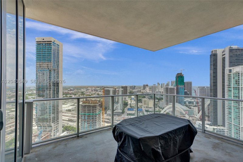 Condo for sale at Paramount Miami WorldCenter 3800