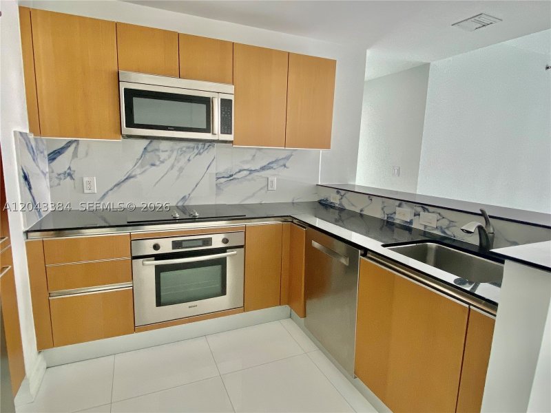 Apartment for rent at Avenue on Brickell 1060 Tower 2911