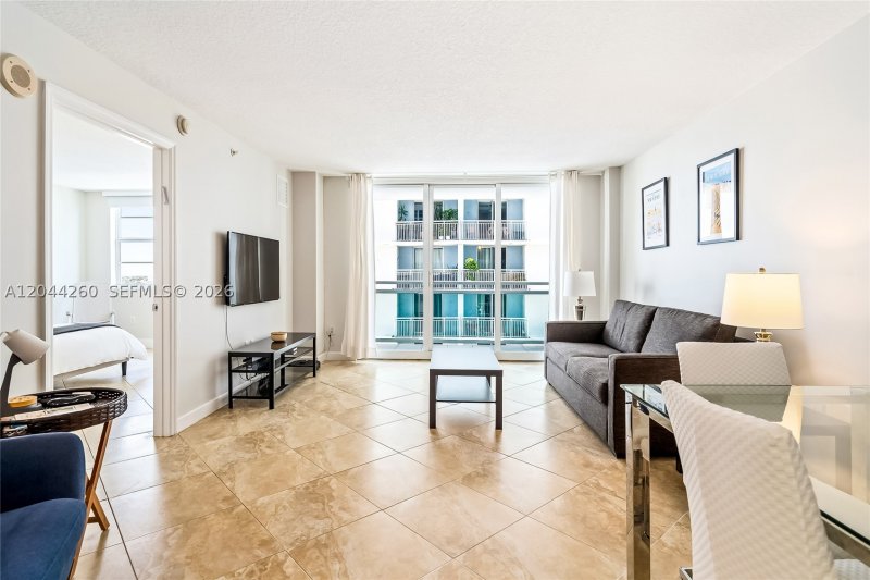 Comprar apartamento no The Collins Condo 1012