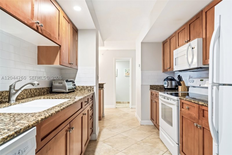 Comprar apartamento no The Collins Condo 1012