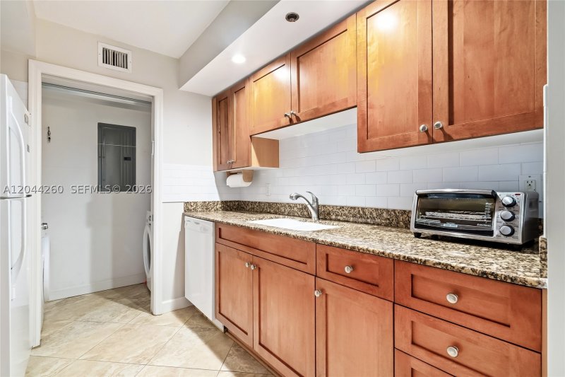 Comprar apartamento no The Collins Condo 1012