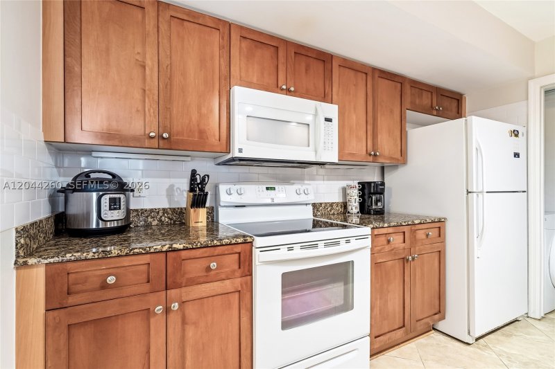 Comprar apartamento no The Collins Condo 1012