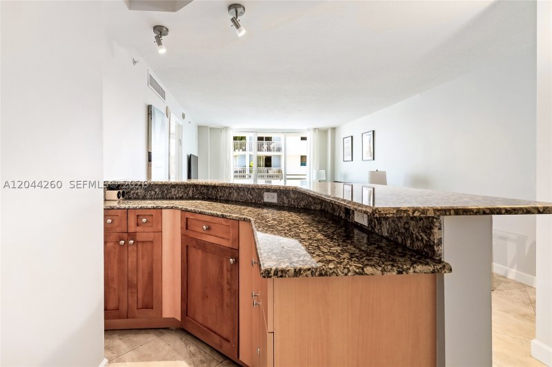 Comprar apartamento no The Collins Condo 1012