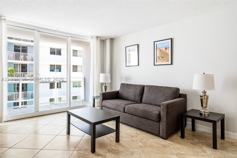 Comprar apartamento no The Collins Condo 1012
