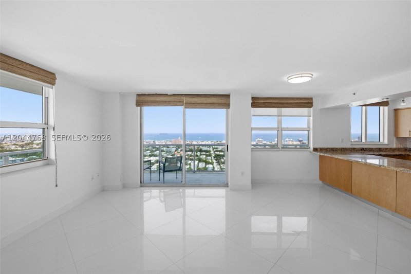 Apartment for rent at Floridian 2912