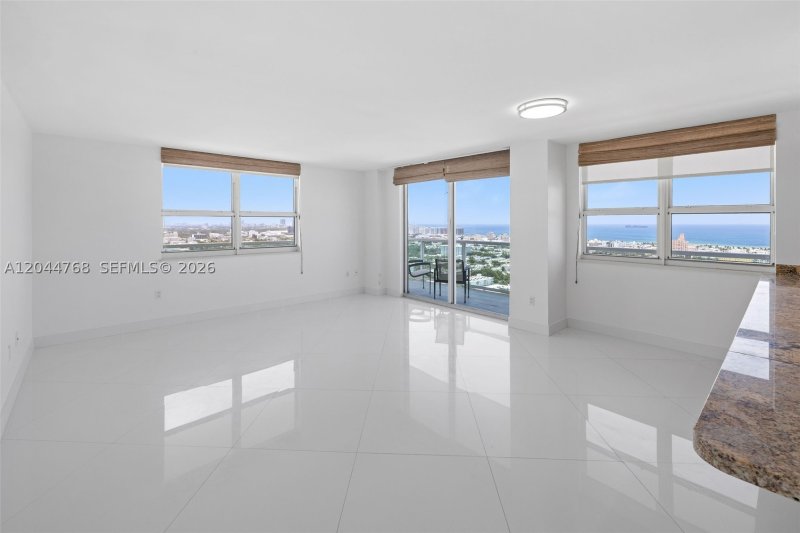 Apartment for rent at Floridian 2912