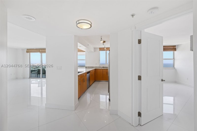 Apartment for rent at Floridian 2912