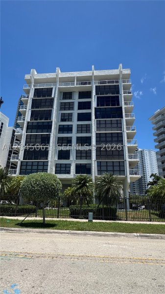 Apartment for rent at Brickell Shores 810