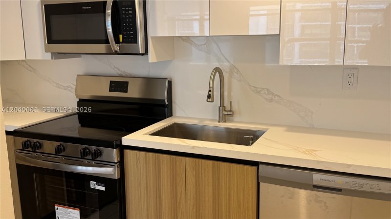Apartment for rent at Brickell Shores 810