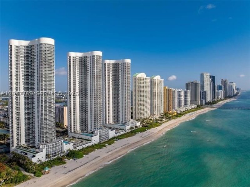 Apartment for rent at Trump Tower One 1106