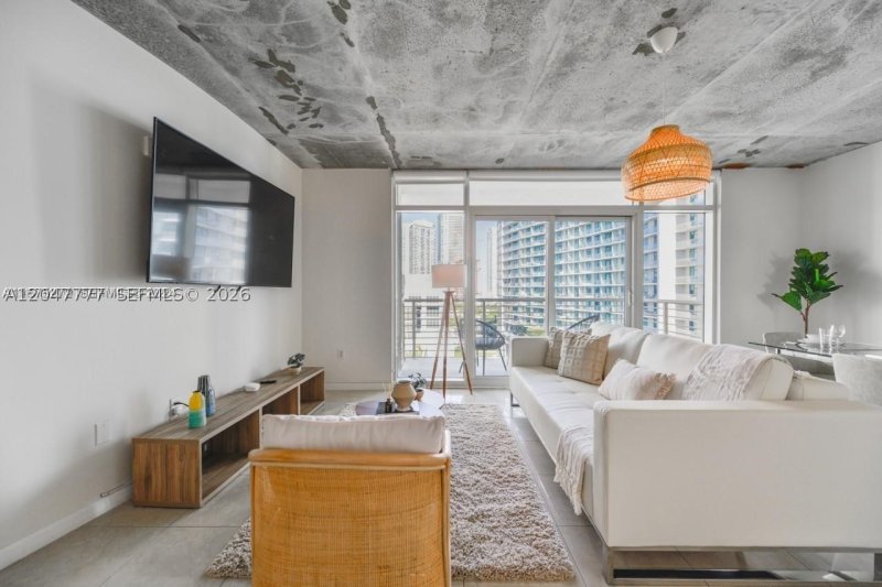 Midtown Midblock Apt #901