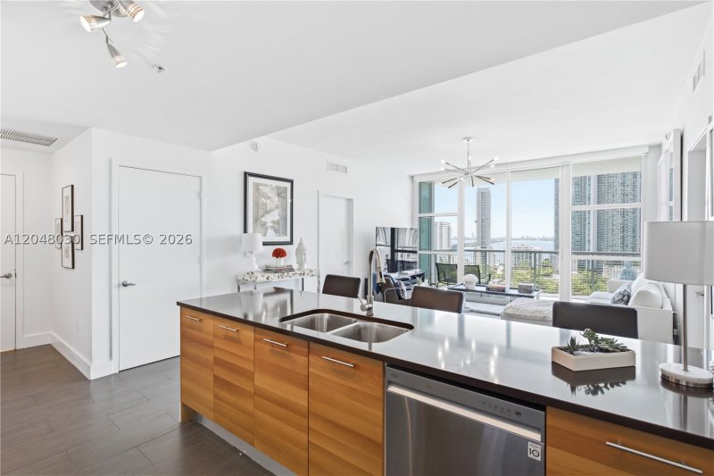 Comprar apartamento en Midtown Miami 4 H1704
