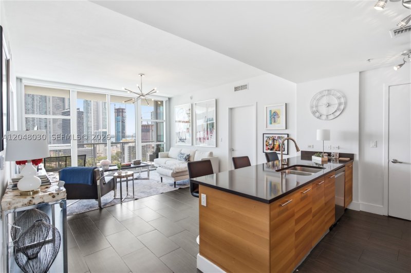 Condo for sale at Midtown Miami 4 H1704