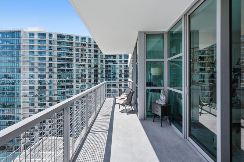 Condo for sale at Midtown Miami 4 H1704