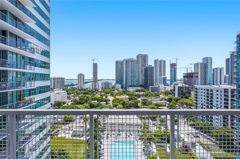 Condo for sale at Midtown Miami 4 H1704