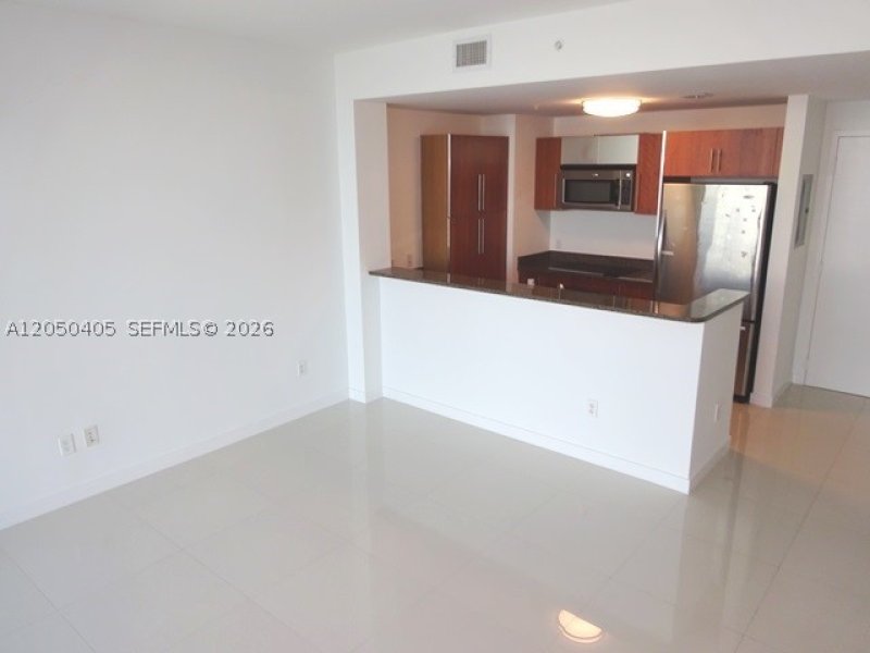 Apartment for rent at Met 1 T-3505