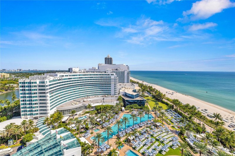 Condo for sale at Fontainebleau III 1706