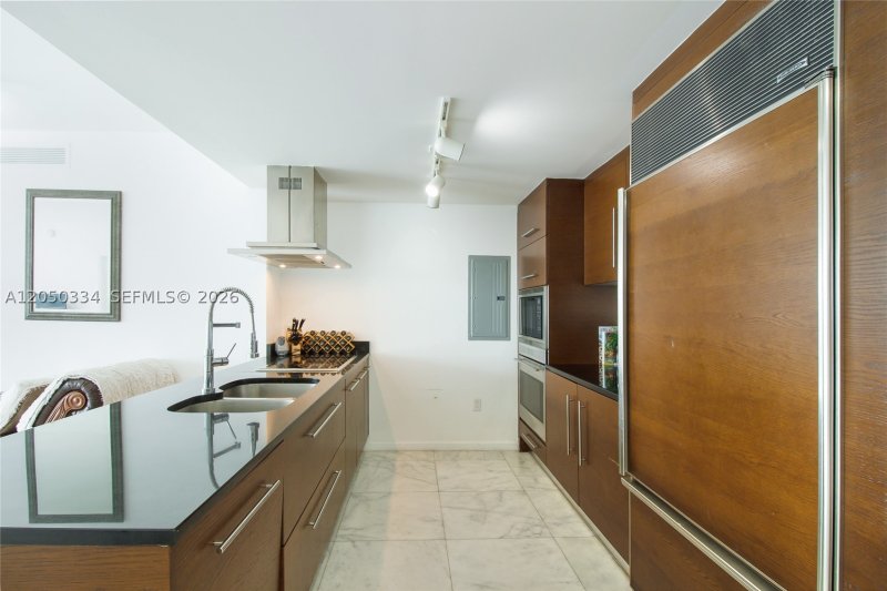 Condo for sale at Icon Brickell Tower II 3803