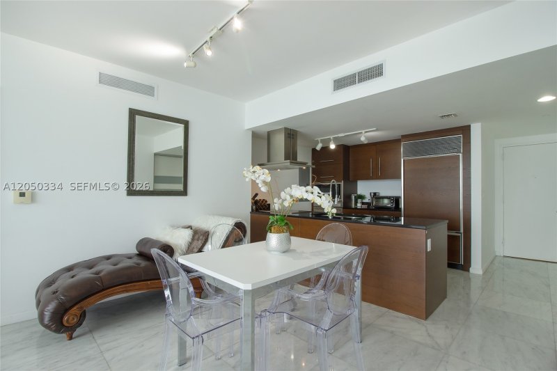 Condo for sale at Icon Brickell Tower II 3803