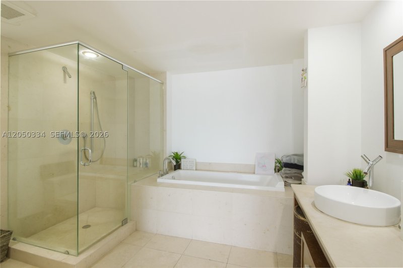 Condo for sale at Icon Brickell Tower II 3803